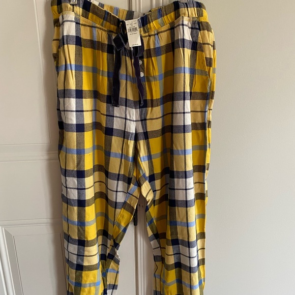 Aerie flannel bottoms and cozy drawstring top pajamas - Picture 3 of 5